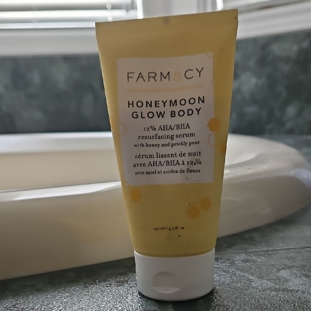 NEW - Farmacy Honeymoon Glow Body Resurfacing Serum